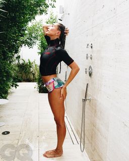 Hailey Bieber feet photo 9