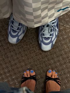 Hailey Bieber feet photo 5