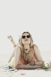 Hailey Clauson feet photo thumbnail