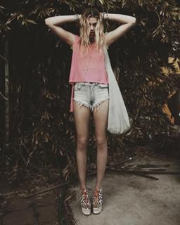 Hailey Clauson feet photo thumbnail