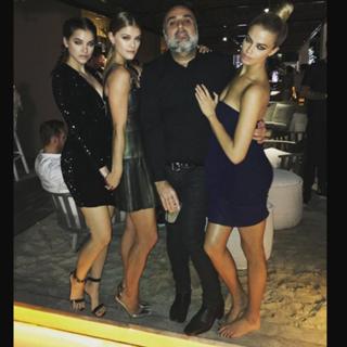 Hailey Clauson feet photo thumbnail