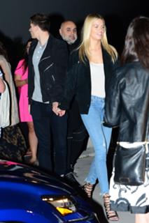 Hailey Clauson feet photo thumbnail