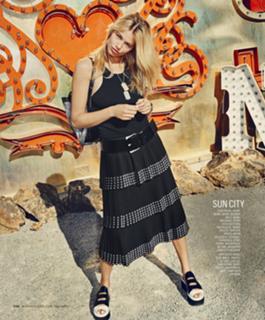 Hailey Clauson feet photo thumbnail