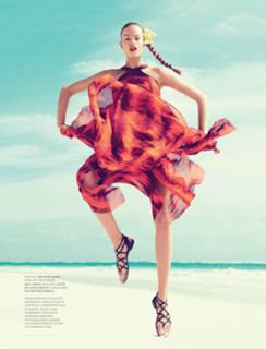 Hailey Clauson feet photo thumbnail