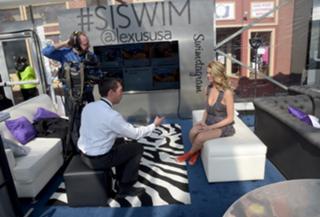 Hailey Clauson feet photo thumbnail