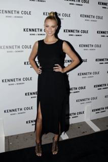 Hailey Clauson feet photo thumbnail