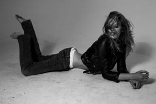 Hailey Clauson feet photo thumbnail