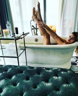 Hailey Clauson feet photo thumbnail