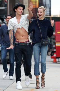 Hailey Clauson feet photo thumbnail