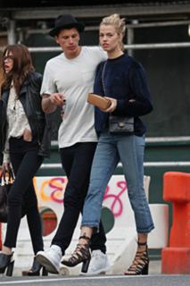 Hailey Clauson feet photo thumbnail