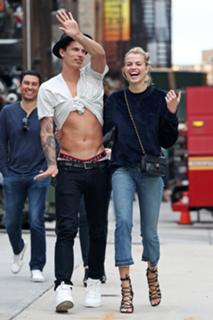 Hailey Clauson feet photo thumbnail