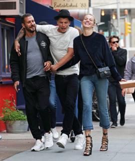 Hailey Clauson feet photo thumbnail