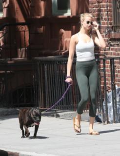 Hailey Clauson feet photo thumbnail