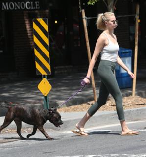 Hailey Clauson feet photo thumbnail