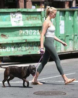 Hailey Clauson feet photo thumbnail