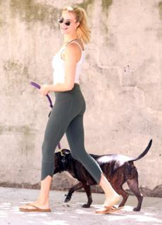 Hailey Clauson feet photo thumbnail