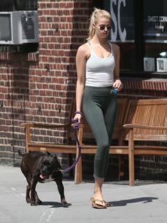 Hailey Clauson feet photo thumbnail