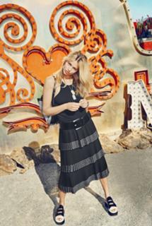 Hailey Clauson feet photo thumbnail