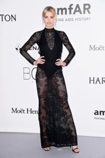 Hailey Clauson feet photo thumbnail