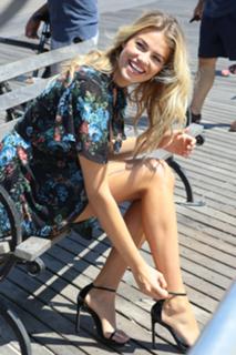 Hailey Clauson feet photo thumbnail