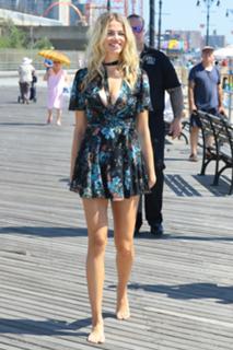 Hailey Clauson feet photo thumbnail