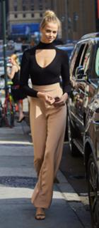 Hailey Clauson feet photo thumbnail