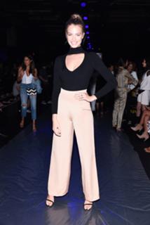 Hailey Clauson feet photo thumbnail