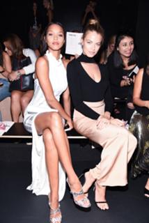 Hailey Clauson feet photo thumbnail