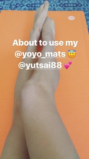 Hailey Clauson feet photo thumbnail