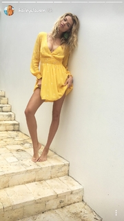 Hailey Clauson feet photo thumbnail