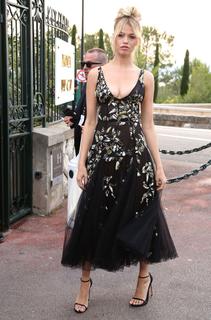 Hailey Clauson feet photo thumbnail