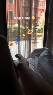 Hailey Clauson feet photo thumbnail