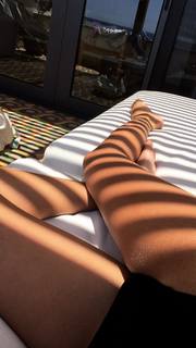 Hailey Clauson feet photo thumbnail