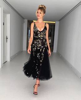 Hailey Clauson feet photo thumbnail