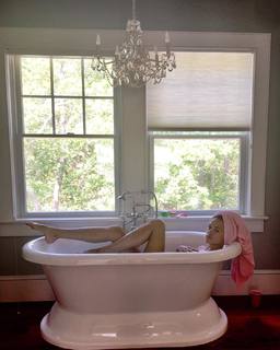 Hailey Clauson feet photo thumbnail