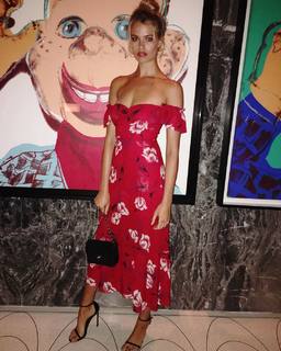 Hailey Clauson feet photo thumbnail