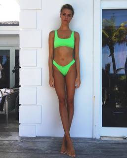 Hailey Clauson feet photo thumbnail