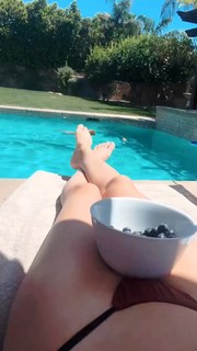 Hailey Clauson feet photo thumbnail