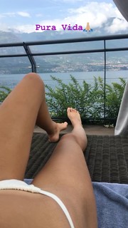 Hailey Clauson feet photo thumbnail