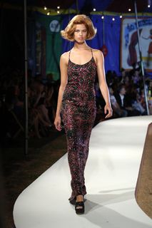 Hailey Clauson feet photo thumbnail