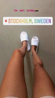 Hailey Clauson feet photo thumbnail