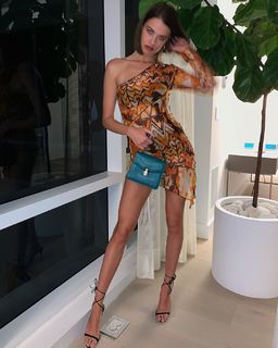 Hailey Clauson feet photo thumbnail