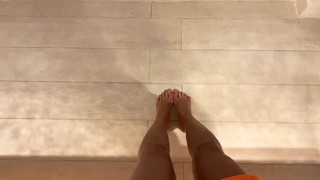 Hailey Clauson feet photo thumbnail