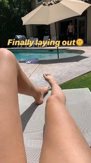 Hailey Clauson feet photo thumbnail