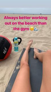 Hailey Clauson feet photo thumbnail