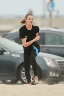 Hailey Clauson feet photo thumbnail