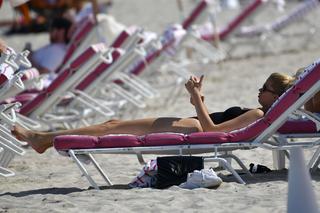 Hailey Clauson feet photo thumbnail