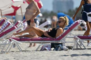 Hailey Clauson feet photo thumbnail