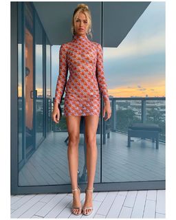 Hailey Clauson feet photo thumbnail