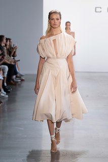 Hailey Clauson feet photo thumbnail